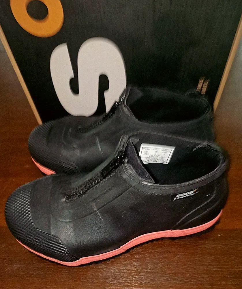 Bogs Boots Overshoe Zip Unisex Mens Size 6 Composite Toe Work Shoe